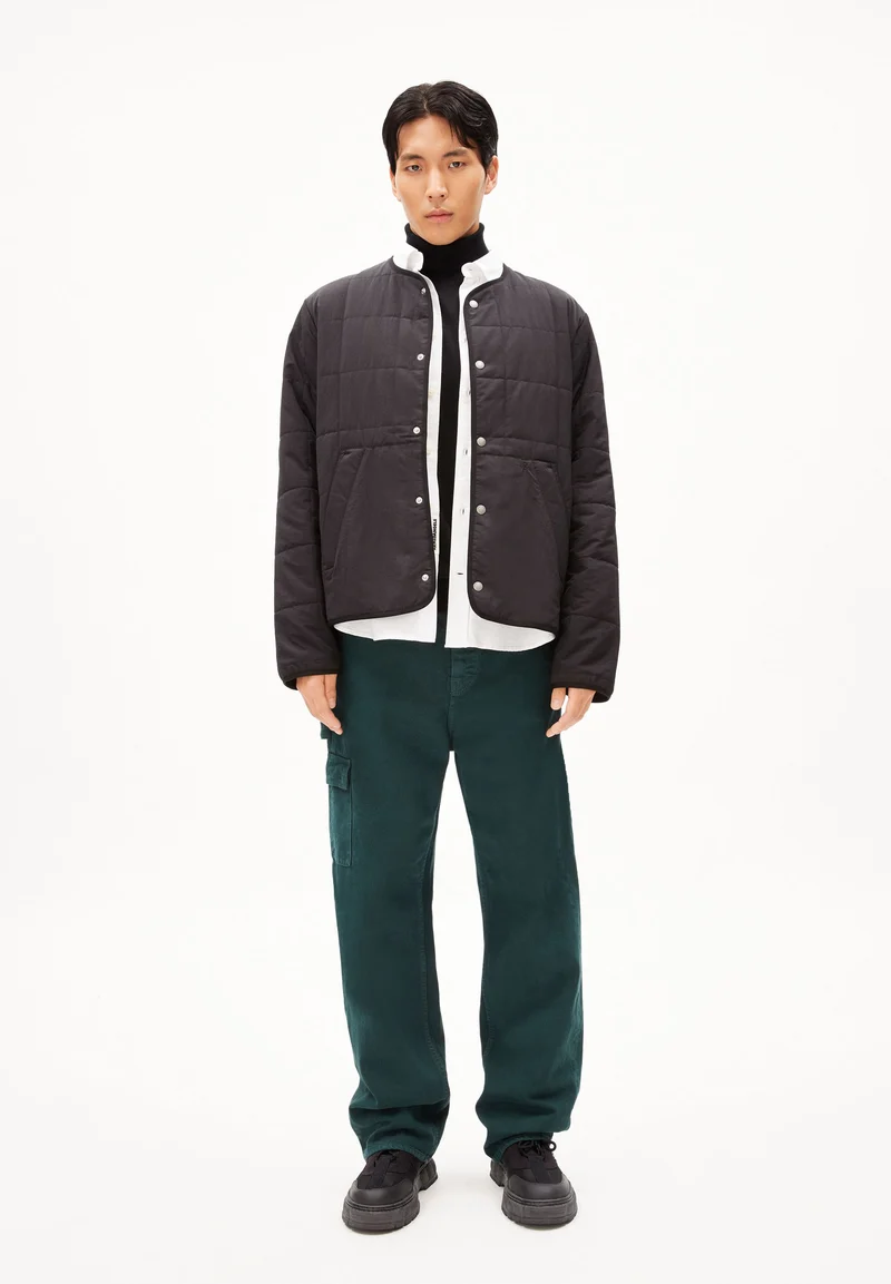 SAANDON | black