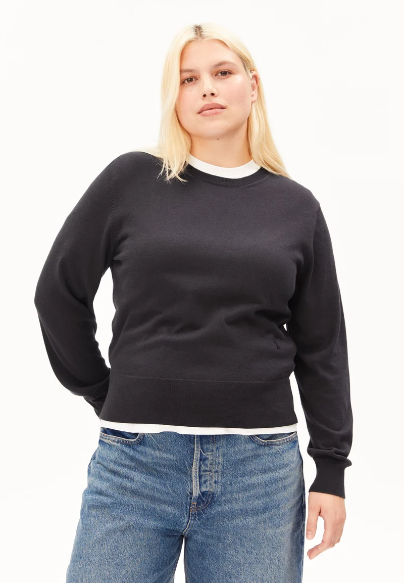 FINE KNIT SWEATER