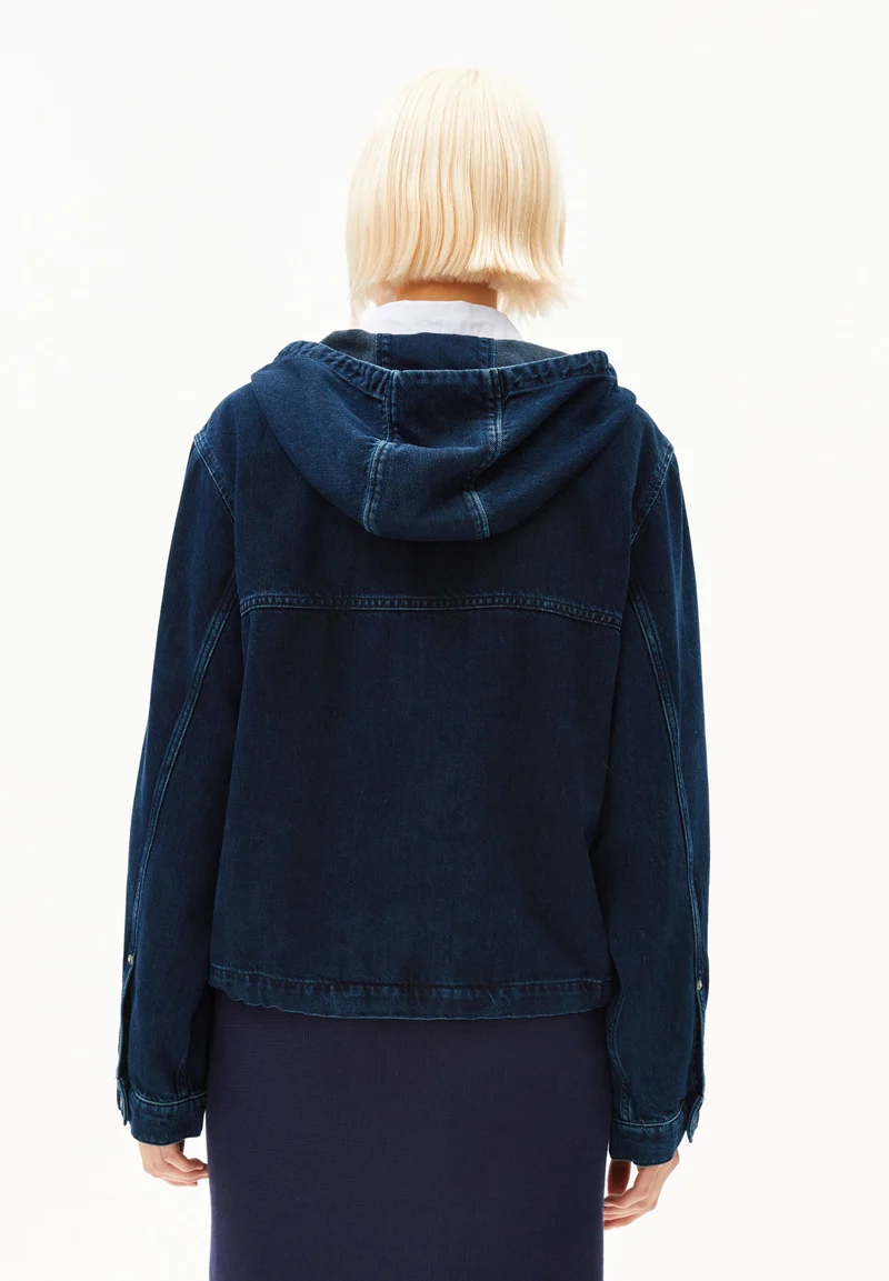 JEANSJACKE MIT KAPUZE | fluid ink