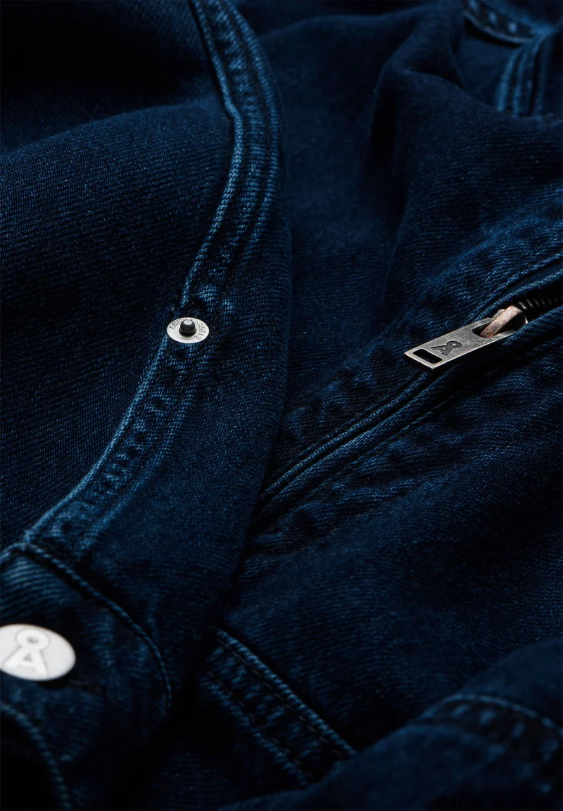 JEANSJACKE MIT KAPUZE | fluid ink