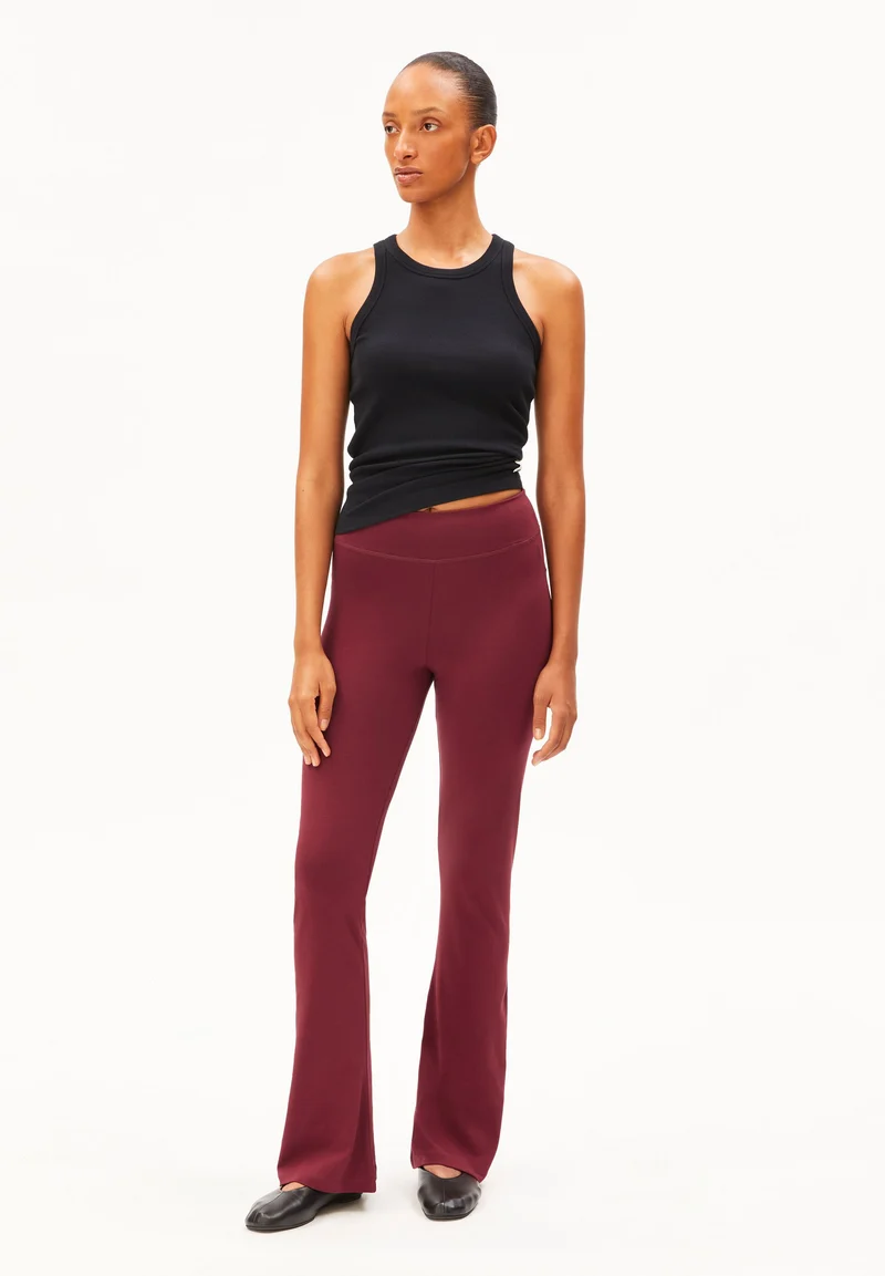 REHMAA LEGGINGS | velvet red