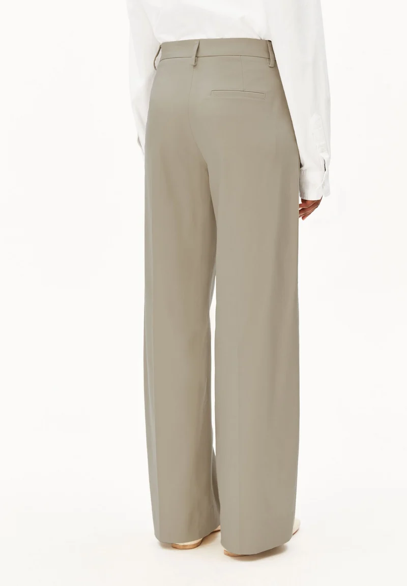 LEANDRAA HOSE | light sage