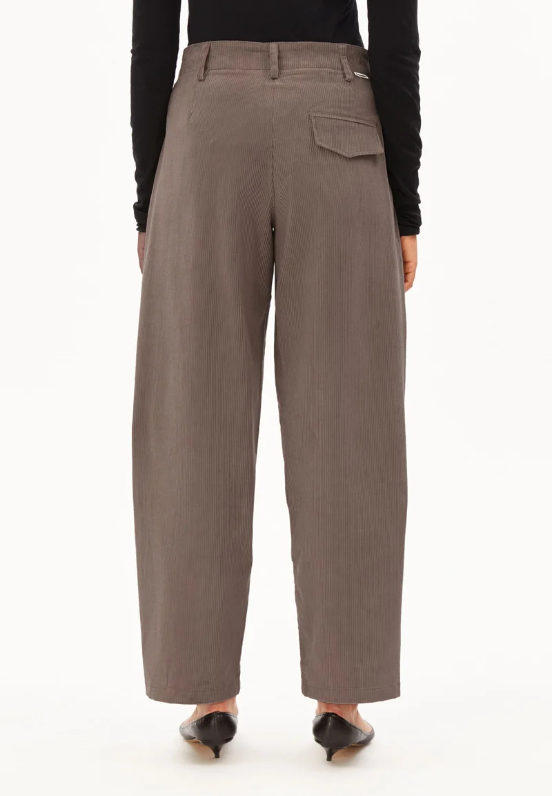 BARREL LEG CORDHOSE | walnut cream