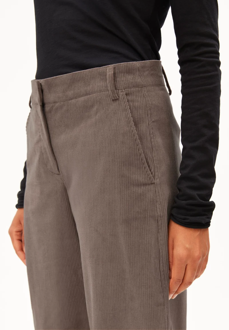 BARREL LEG CORDHOSE | walnut cream