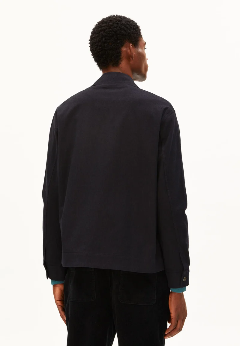 STRUKTURIERTE JACKE | black