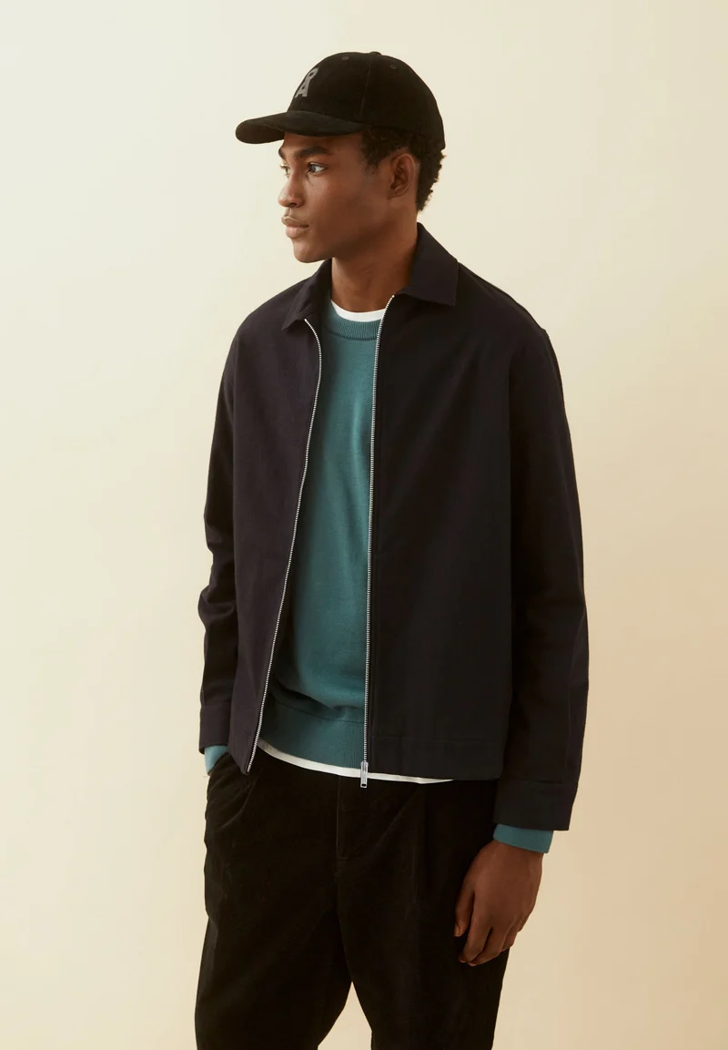 STRUKTURIERTE JACKE | black