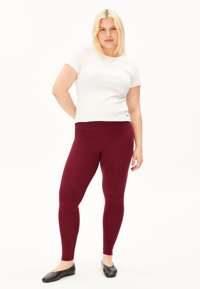 FARIBAA | velvet red