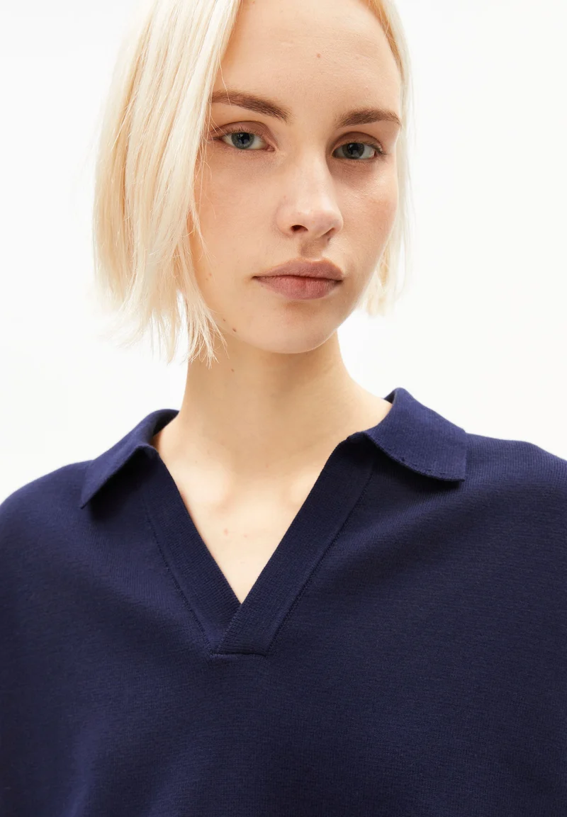 KOMPAKTER POLO-STRICKPULLOVER | tinted navy