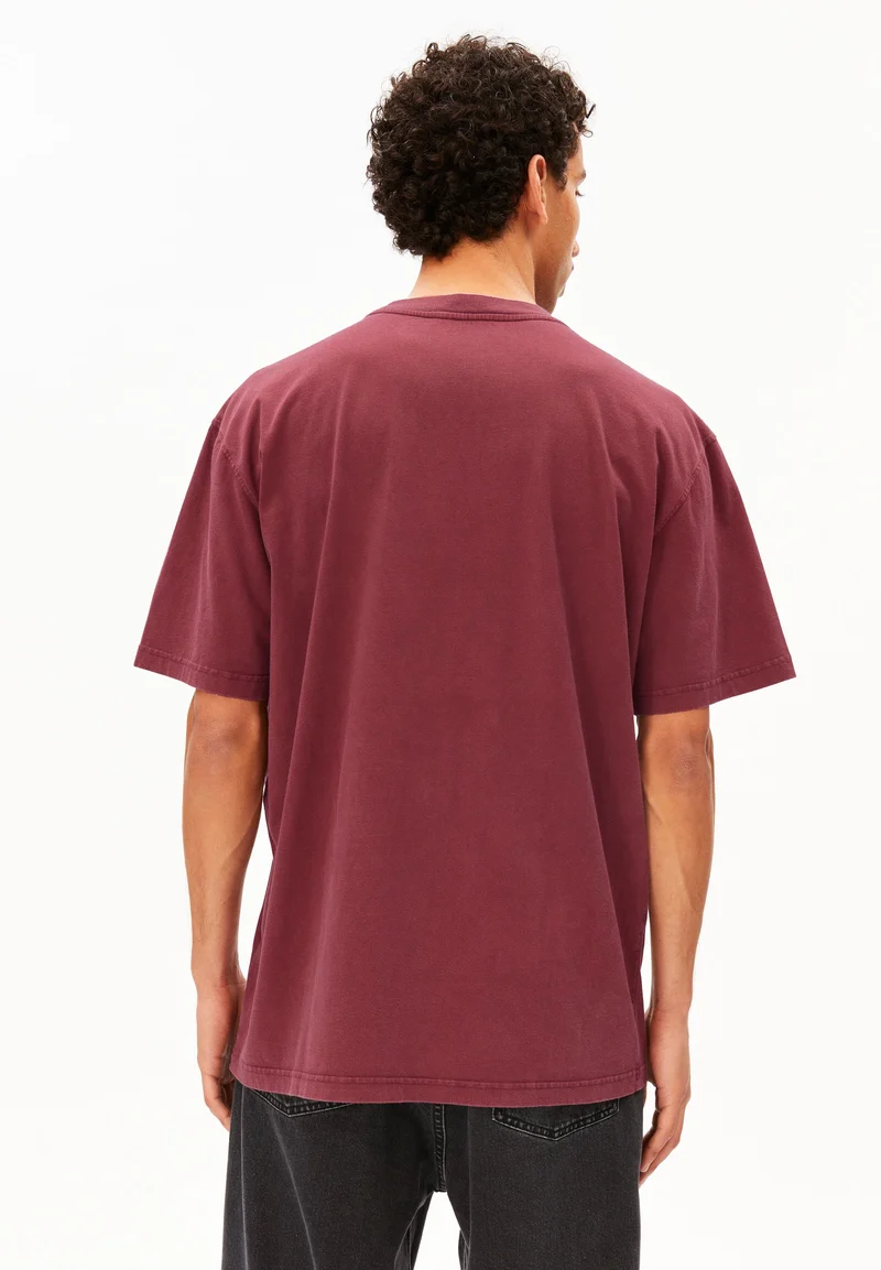 ICONIC Å MAARKOS GMT DYE T-SHIRT | velvet red washed