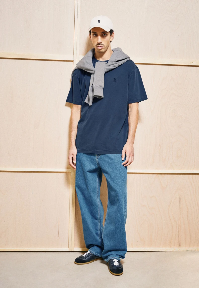 ICONIC Å MAARKOS GMT DYE T-SHIRT | tinted navy washed