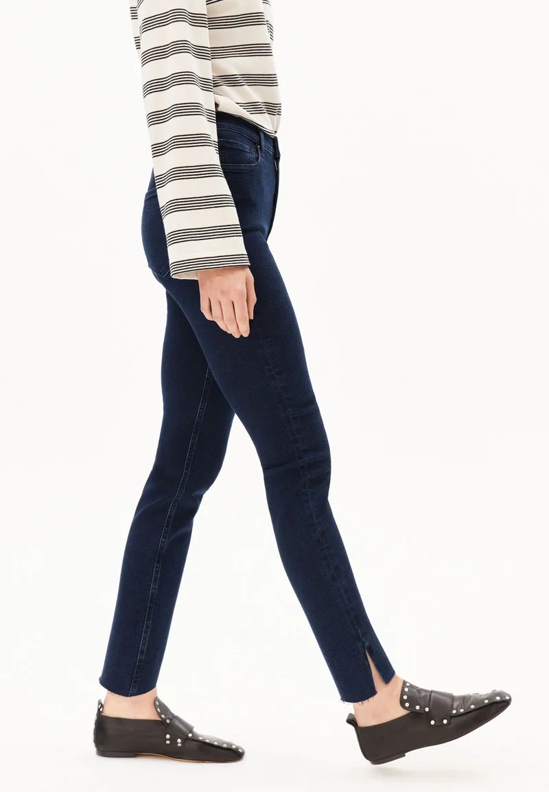 LEJAANI HIGH WAIST SLIM JEANS | gloaming