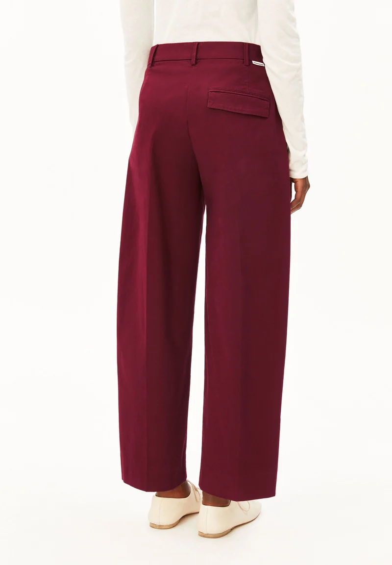 BARREL LEG TWILLHOSE | velvet red