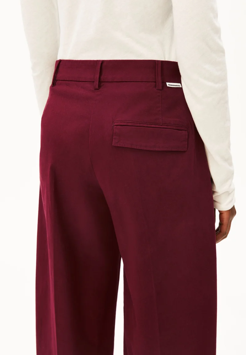 BARREL LEG TWILLHOSE | velvet red
