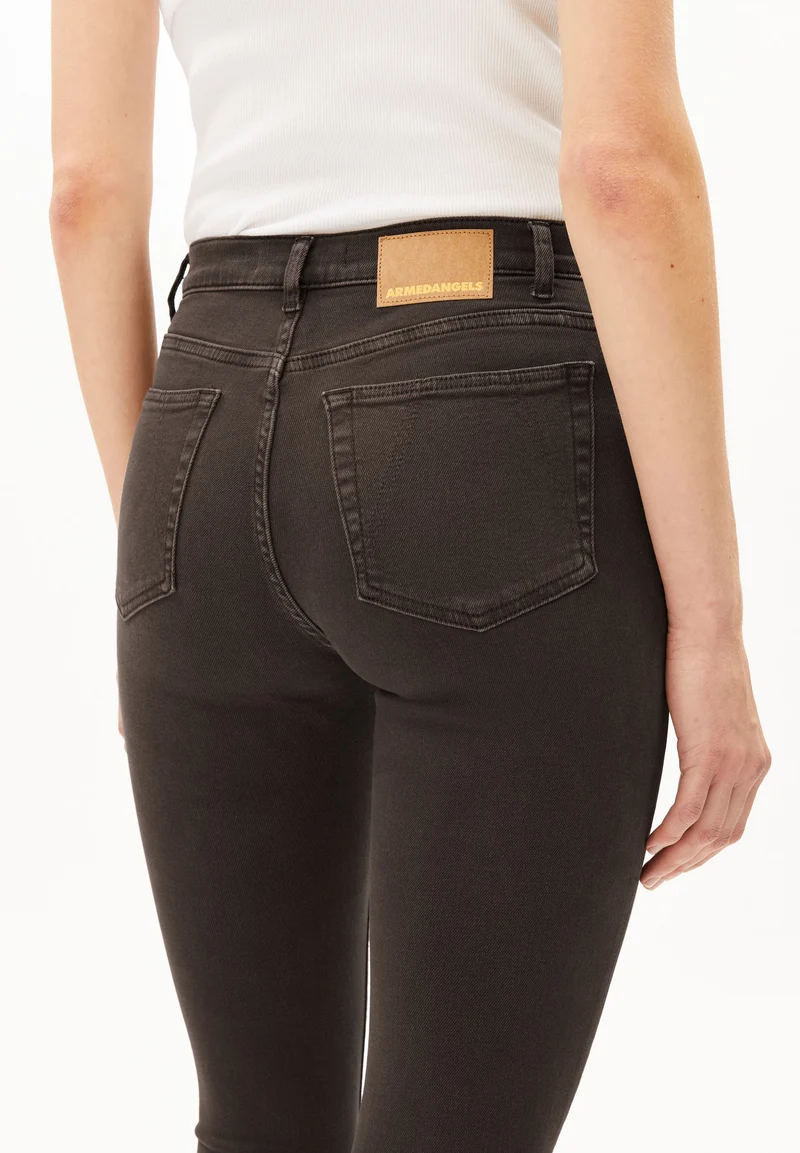 TILLAA MID WAIST SKINNY JEANS | claystone