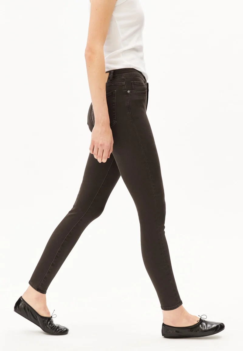TILLAA MID WAIST SKINNY JEANS | claystone