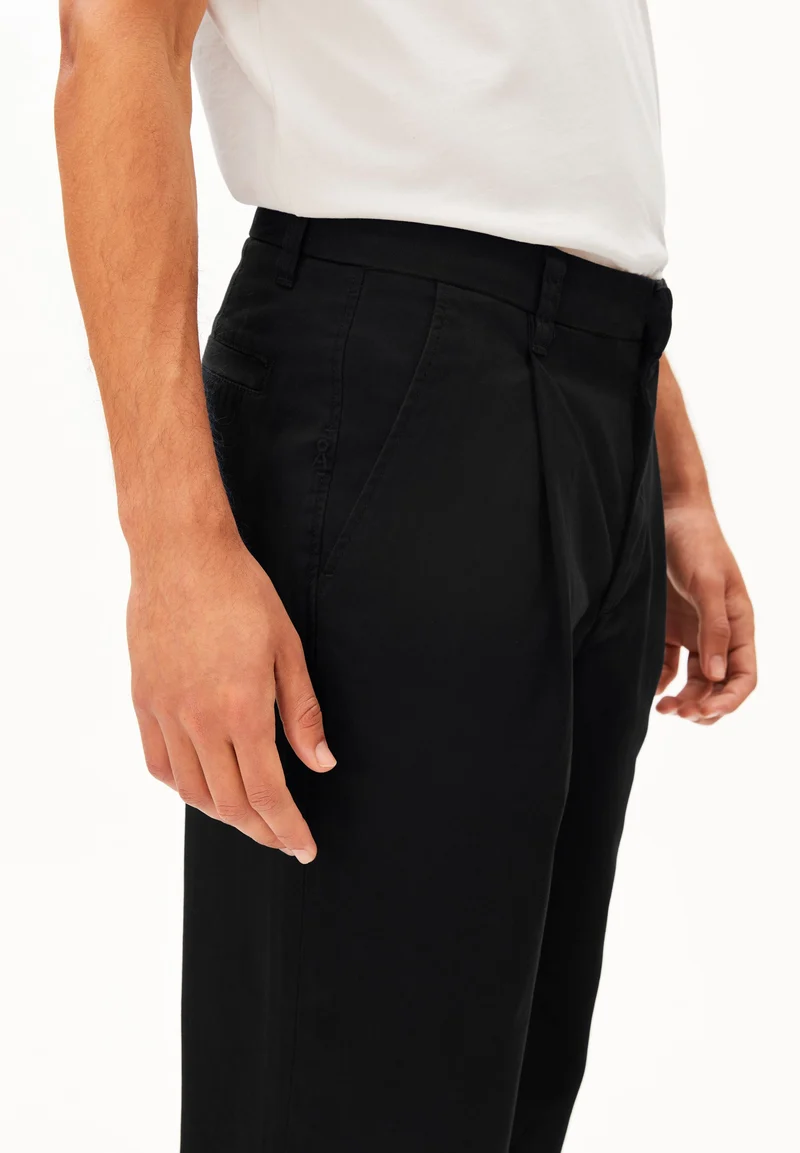 TAAMIR BUNDFALTEN-CHINOHOSE | black