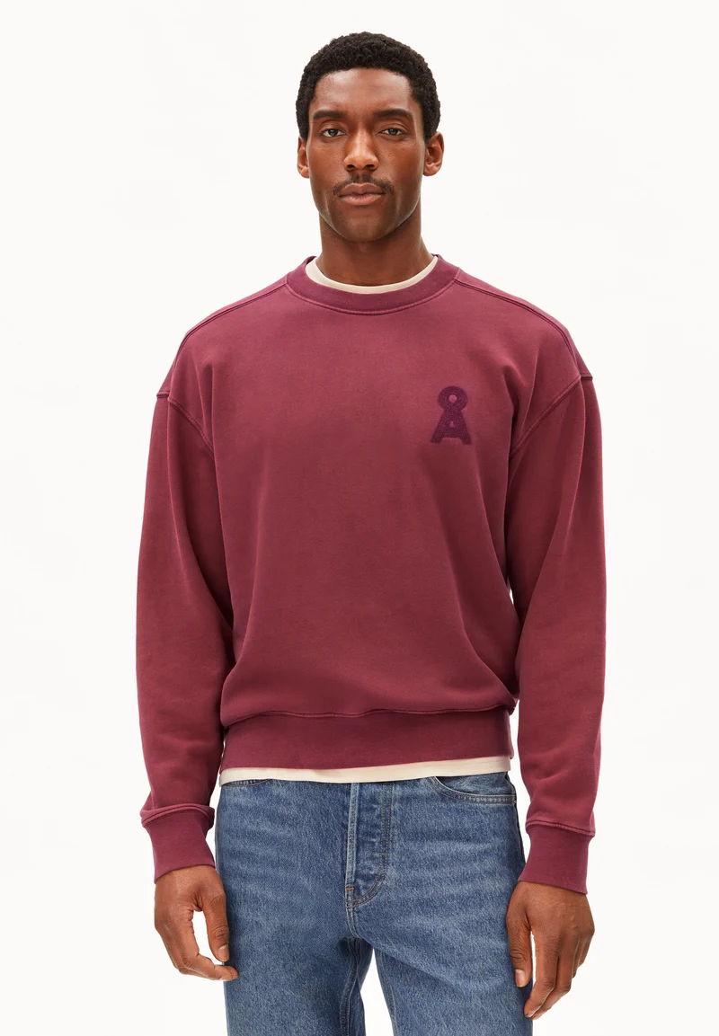 ICONIC Å GMT DYE SWEATSHIRT | velvet red washed