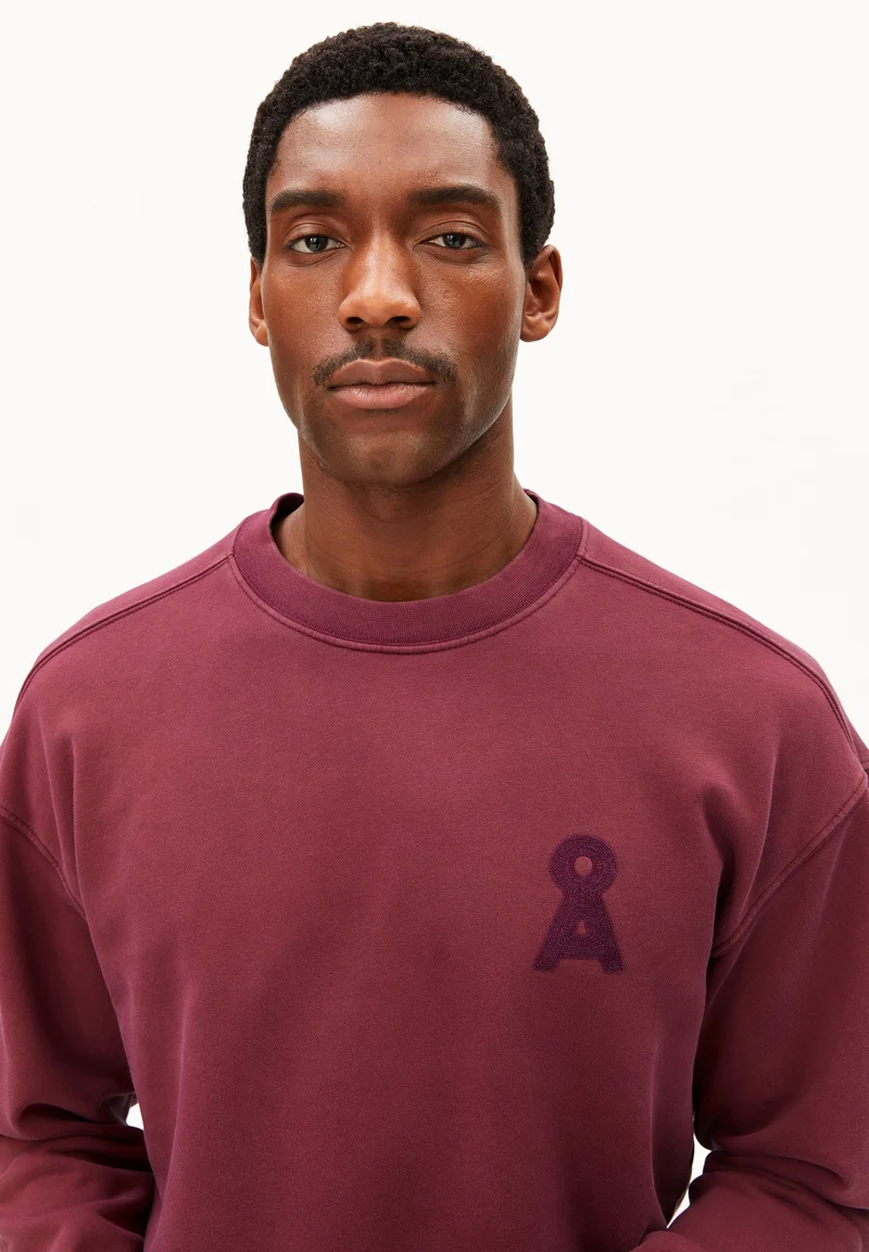 ICONIC Å GMT DYE SWEATSHIRT | velvet red washed