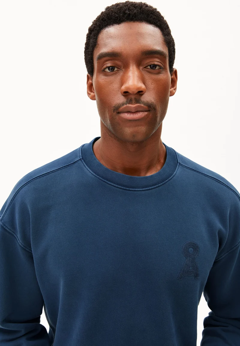 ICONIC Å GMT DYE SWEATSHIRT | tinted navy washed