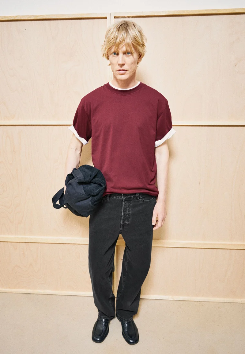 MAARKOS MID WEIGHT T-SHIRT | velvet red