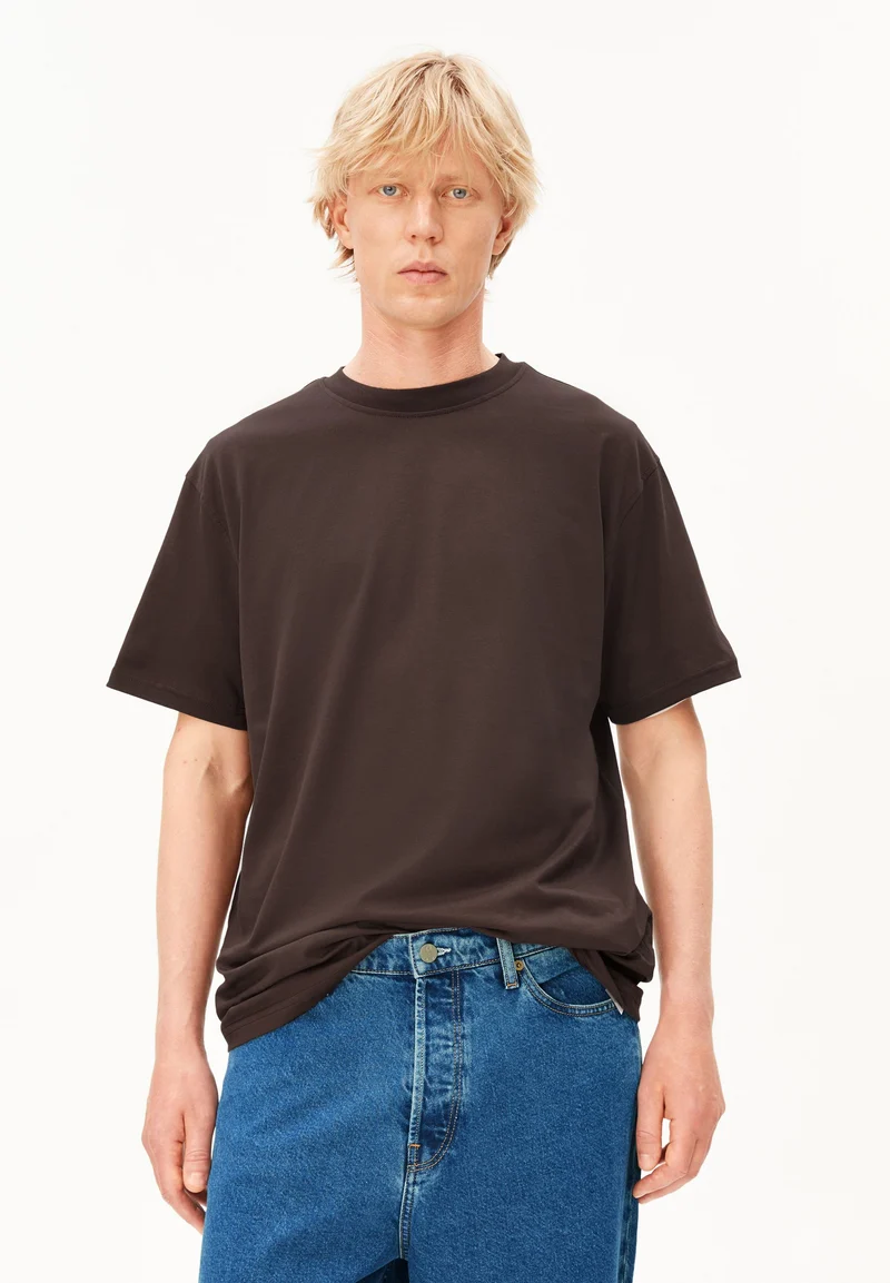 MAARKOS MID WEIGHT T-SHIRT | claystone
