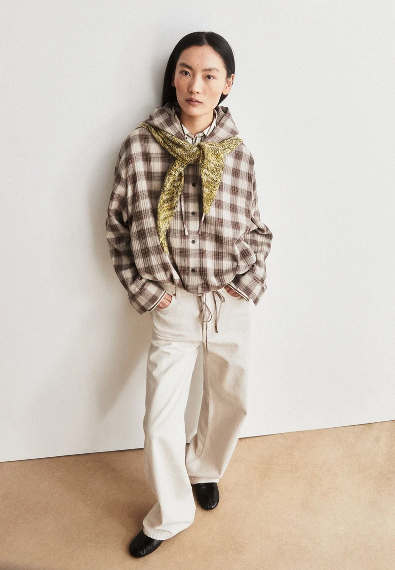 KARIERTE BLUSE MIT KAPUZE | sandstone-claystone