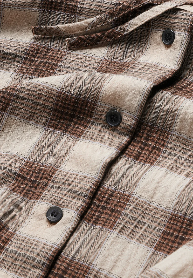 KARIERTE BLUSE MIT KAPUZE | sandstone-claystone
