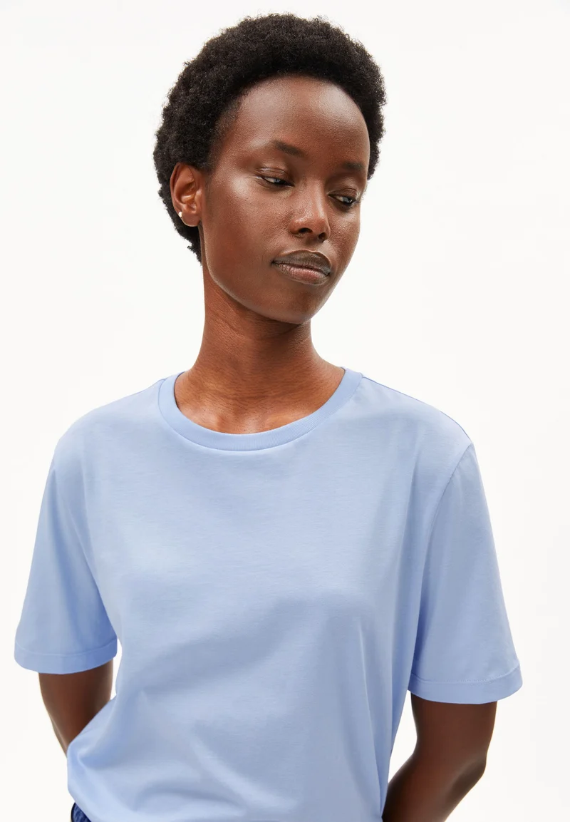 LUALAA T-SHIRT | soft blue