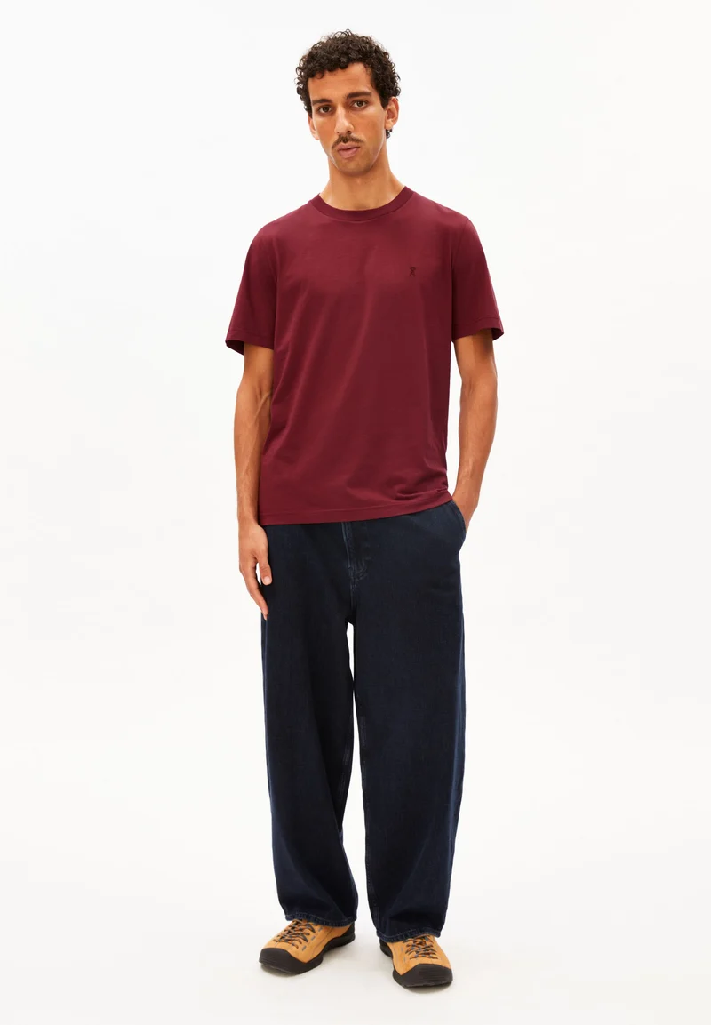 JAAMES T-SHIRT | velvet red