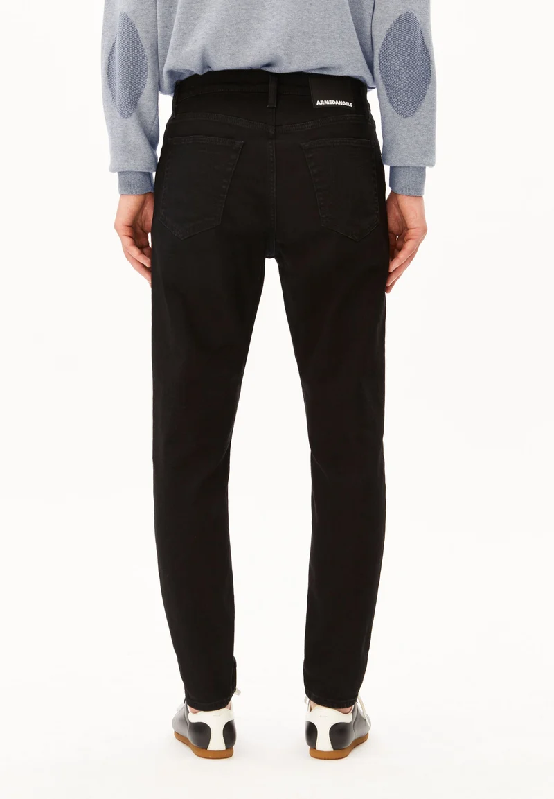 AARJO TARPA TAPERED JEANS | rinse black