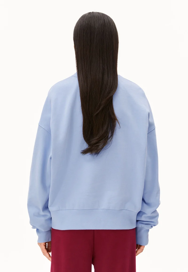 ICONIC Å ALIZAA SWEATSHIRT | soft blue