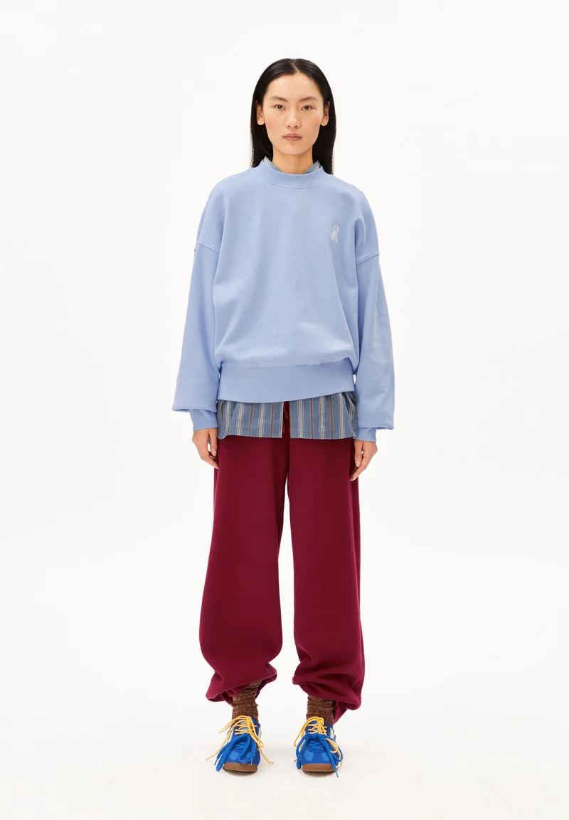 ICONIC Å ALIZAA SWEATSHIRT | soft blue