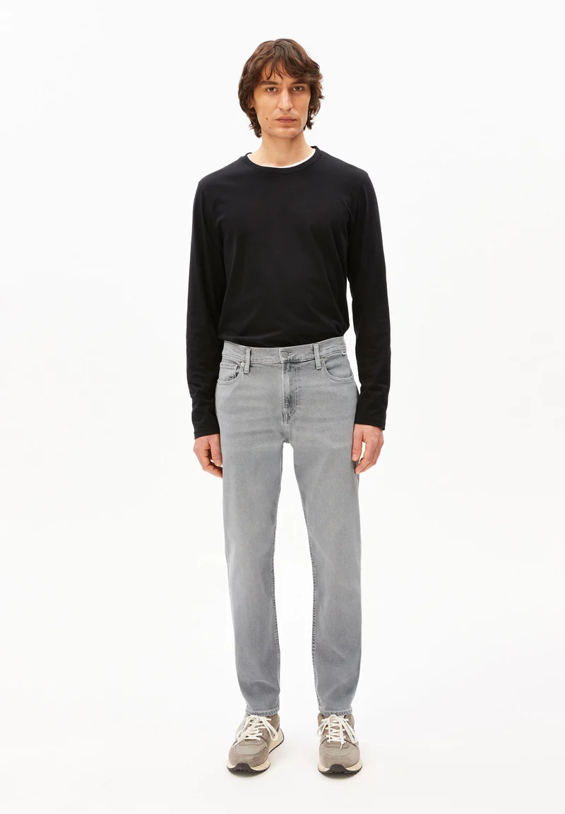 AARJO TARPA TAPERED JEANS | mauna