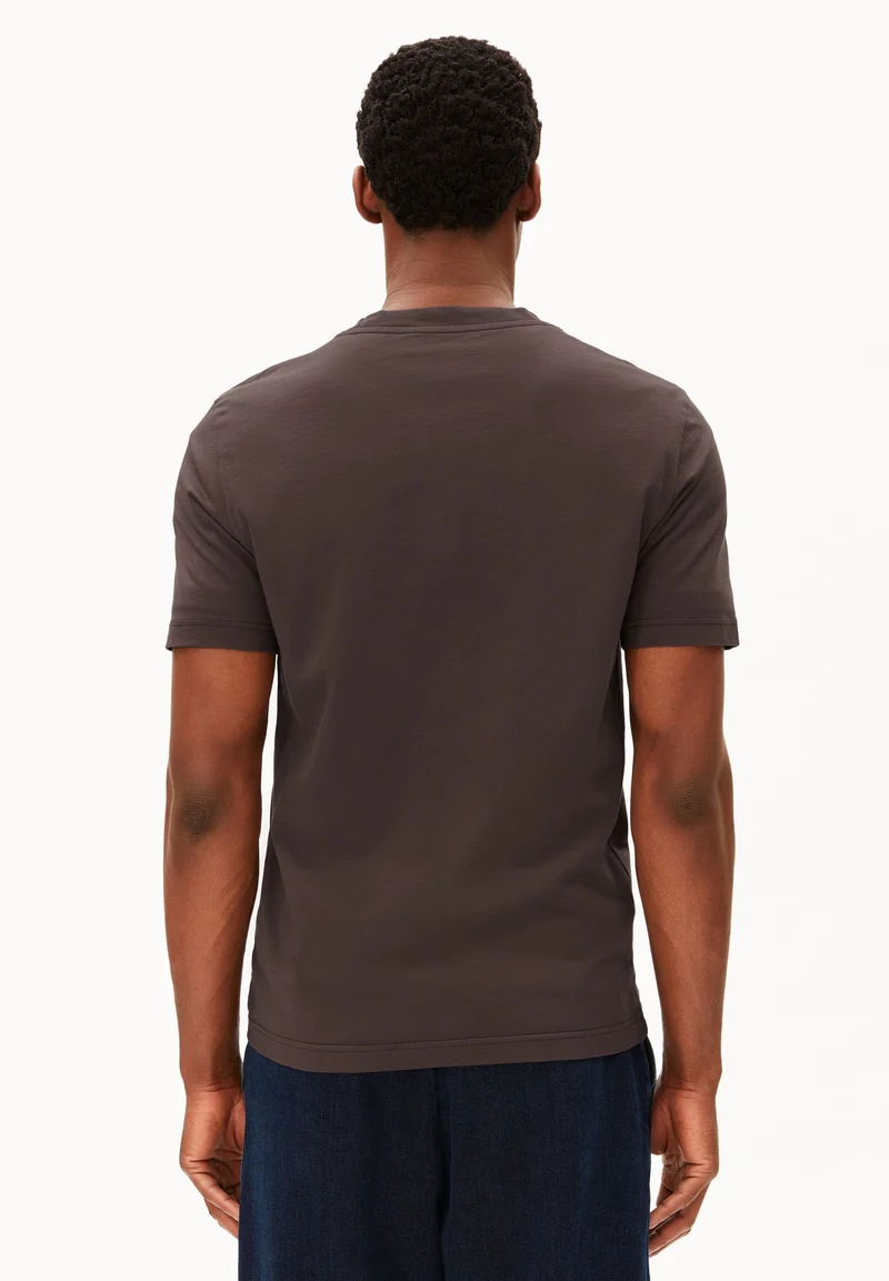 JAAMES T-SHIRT | claystone