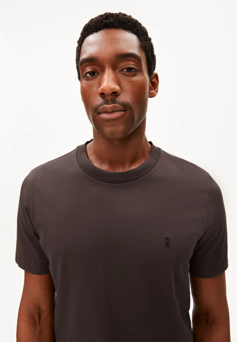 JAAMES T-SHIRT | claystone