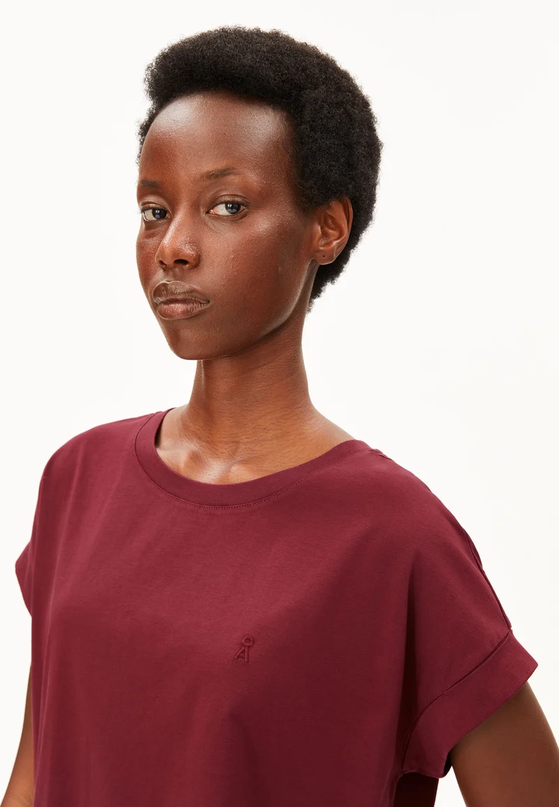 IDAARA T-SHIRT | velvet red