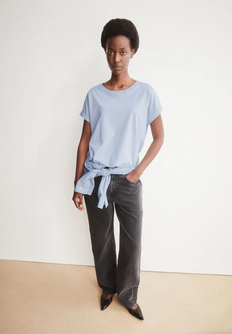 IDAARA T-SHIRT | soft blue