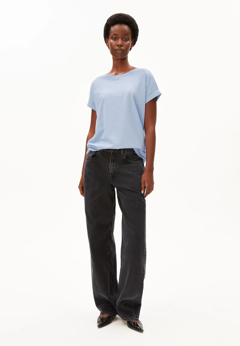 IDAARA T-SHIRT | soft blue