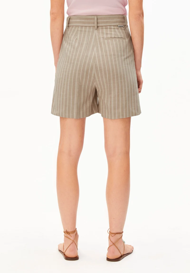GESTREIFTE KAAYUA FALTENSHORTS | sand stone-undyed-pink mist