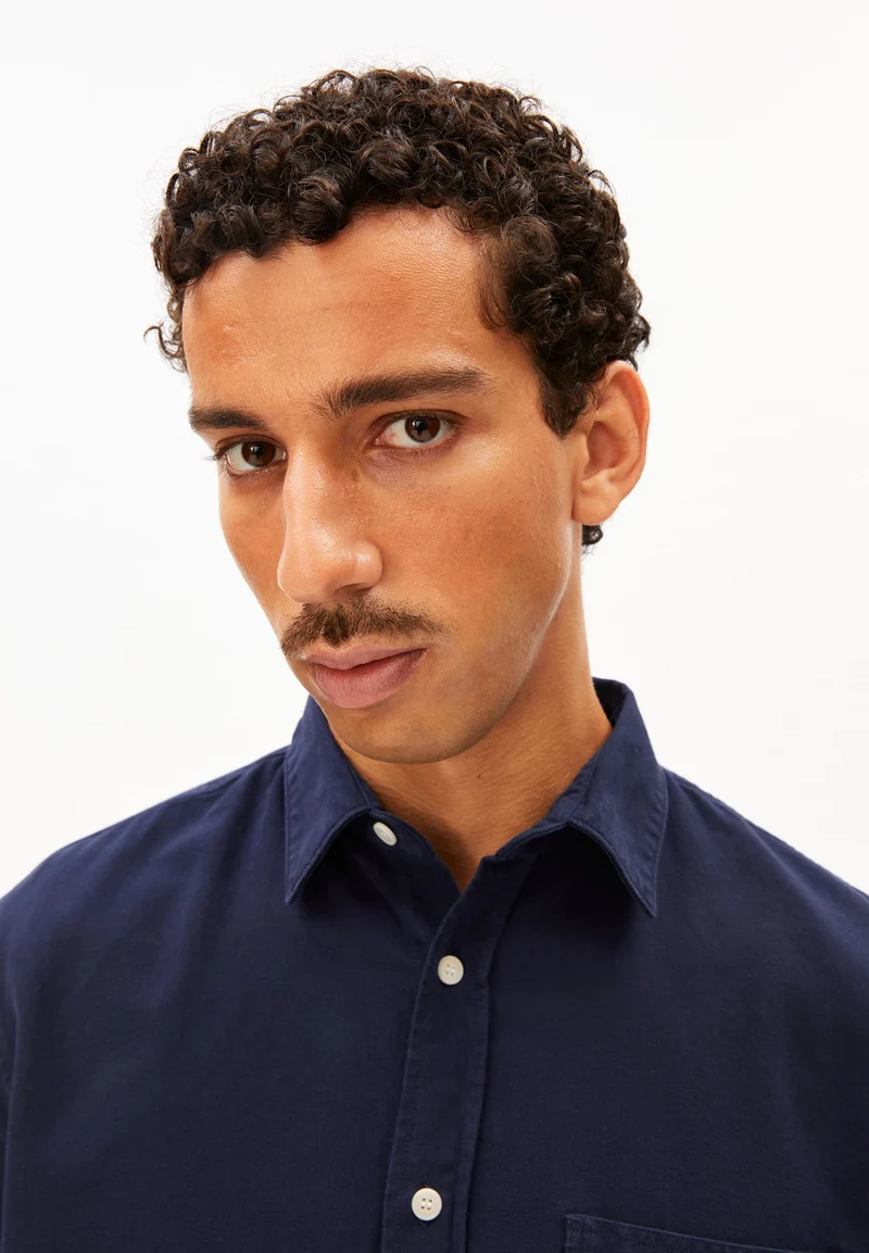 BAUMWOLL-LEINEN KURZARMHEMD | tinted navy