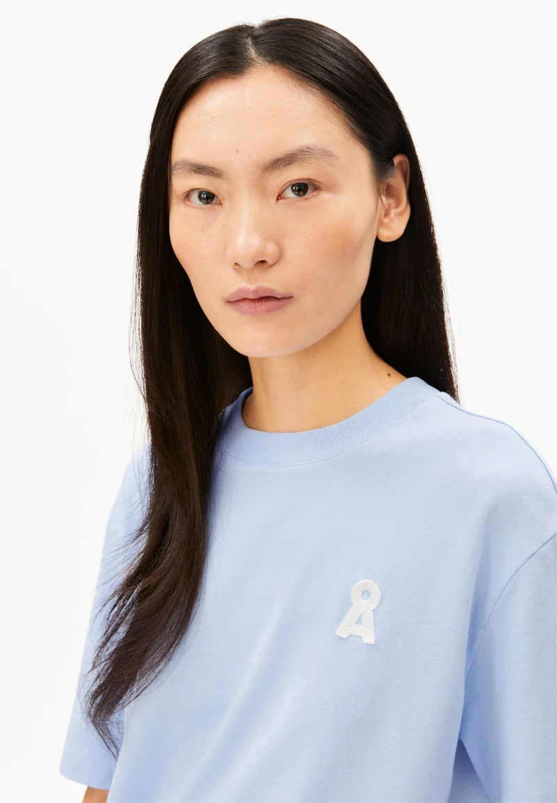 ICONIC Å TARJAA T-SHIRT | soft blue