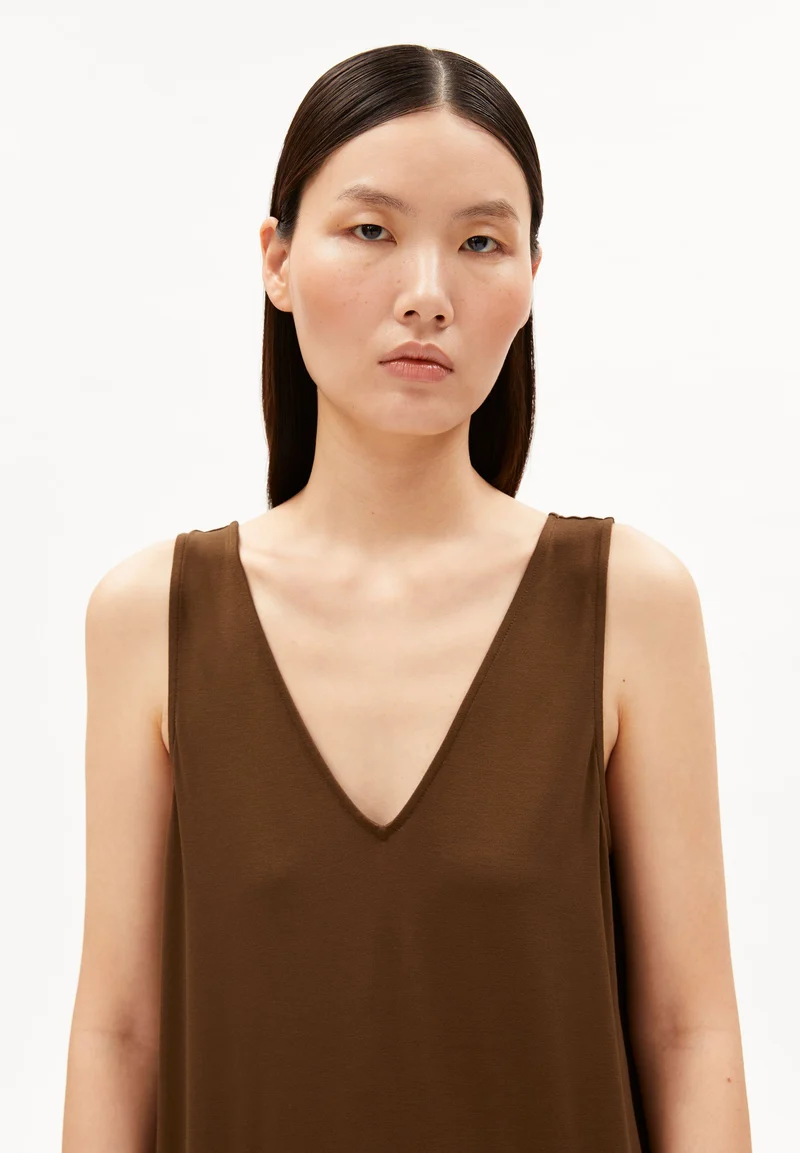 ÄRMELLOSES JERSEY-MIDI-KLEID | dried palm