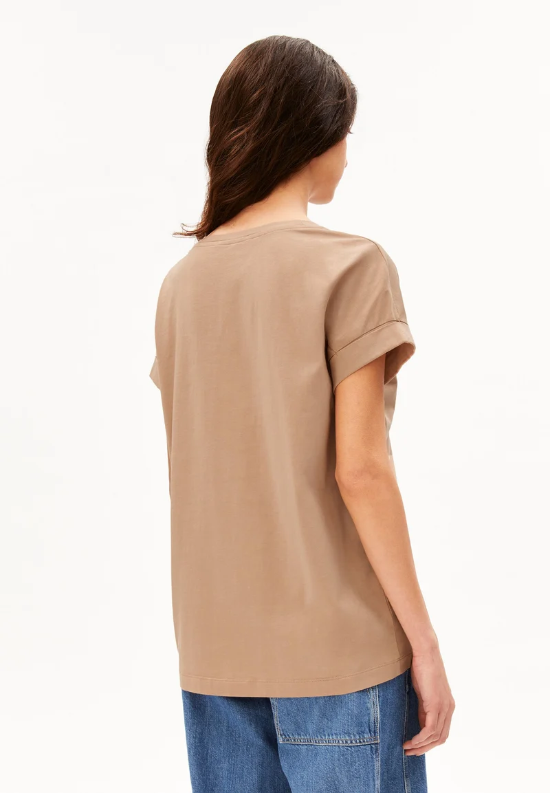 IDAARA T-SHIRT | true camel