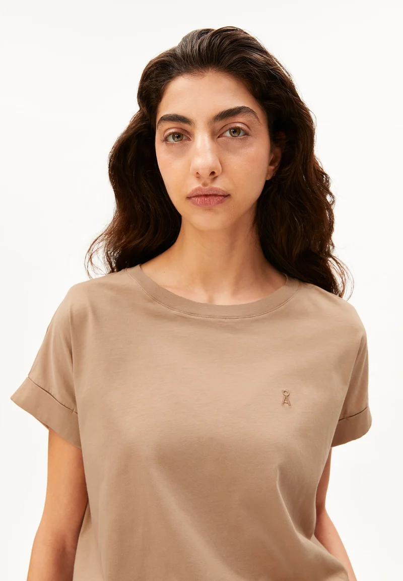 IDAARA T-SHIRT | true camel
