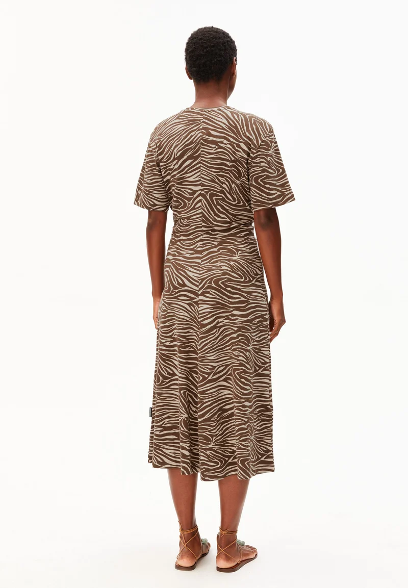 ZEBRA MUSTER JERSEY-MIDI-KLEID | sandstone