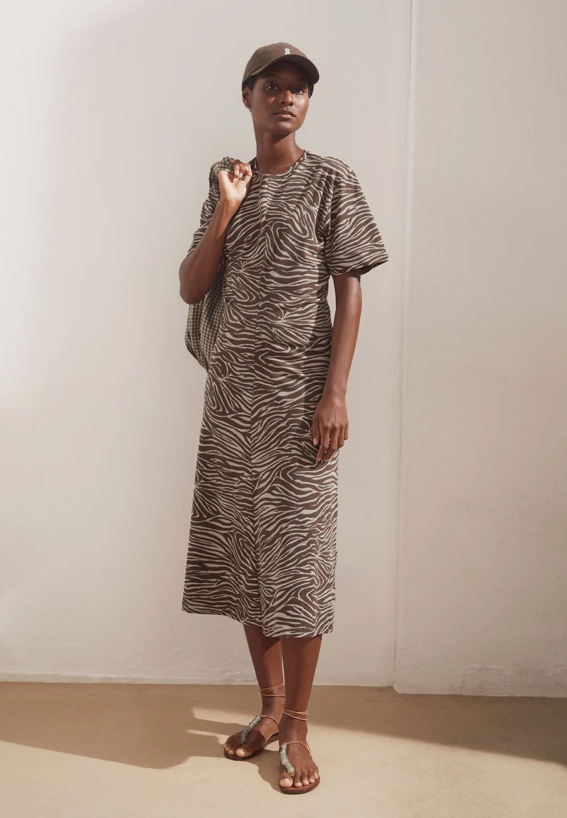 ZEBRA MUSTER JERSEY-MIDI-KLEID | sandstone