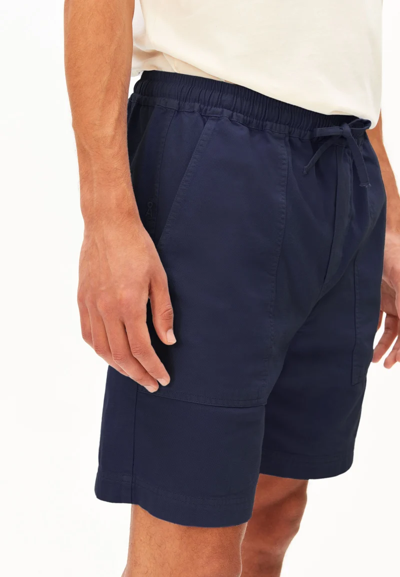 BAUMWOLL-LEINEN SHORTS | tinted navy