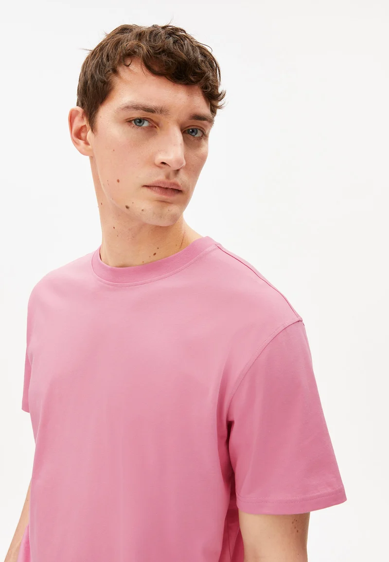 MAARKOS MID WEIGHT T-SHIRT | washed berry