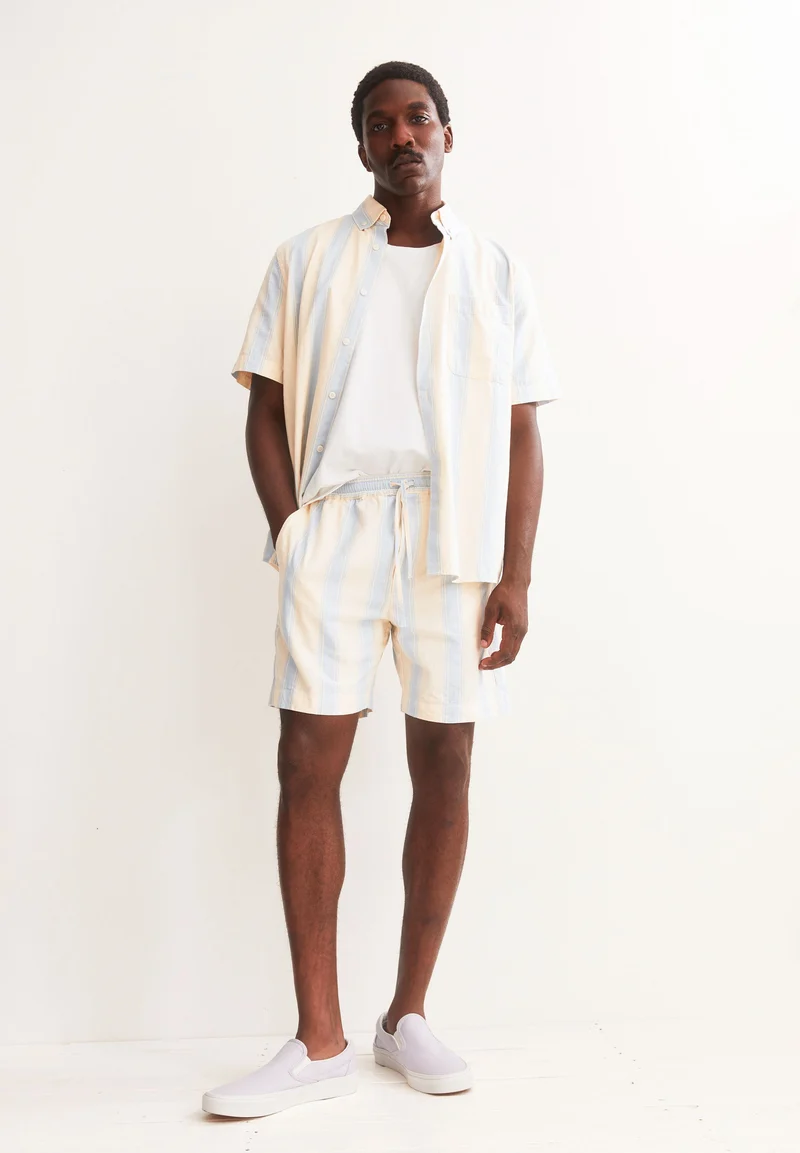 GESTREIFTE SHORTS | wedgwood