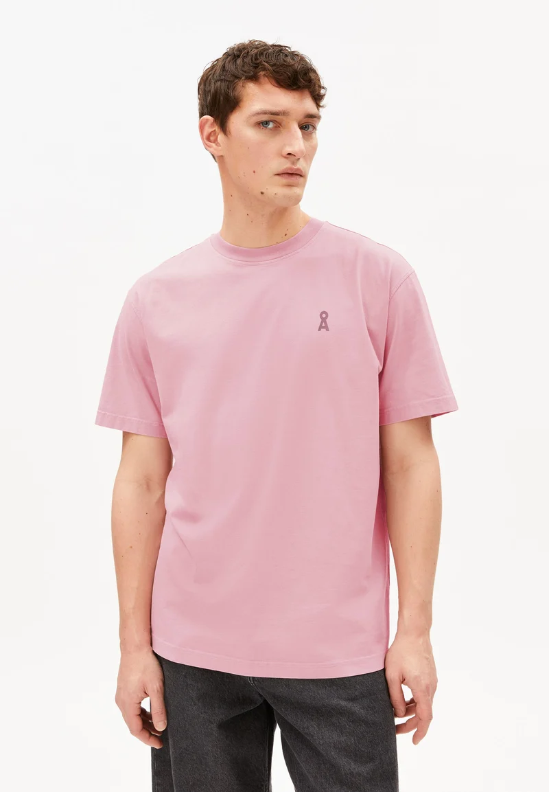 ICONIC Å MAARKOS GD T-SHIRT | washed berry washed
